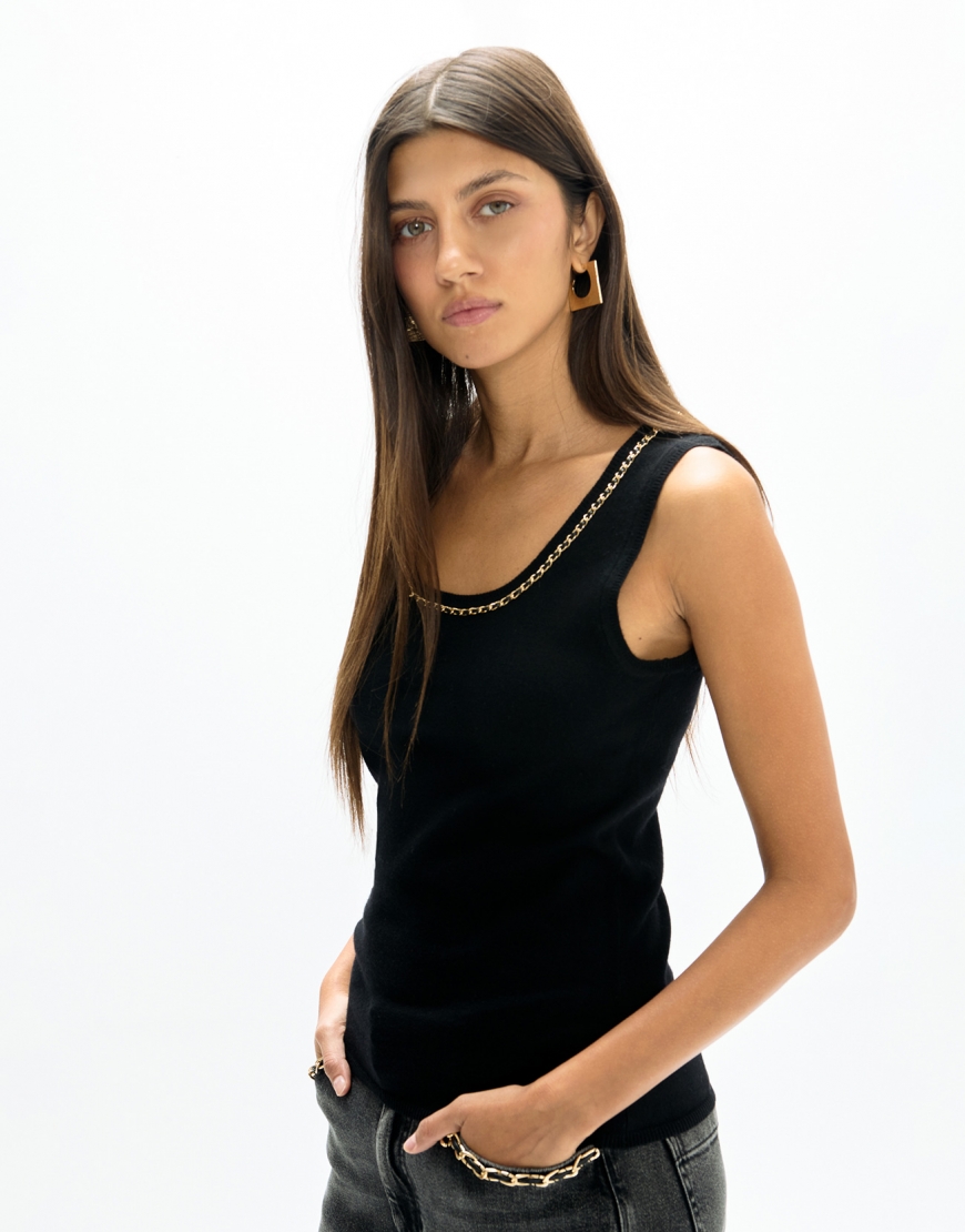 Топ LOLA CASADEMUNT